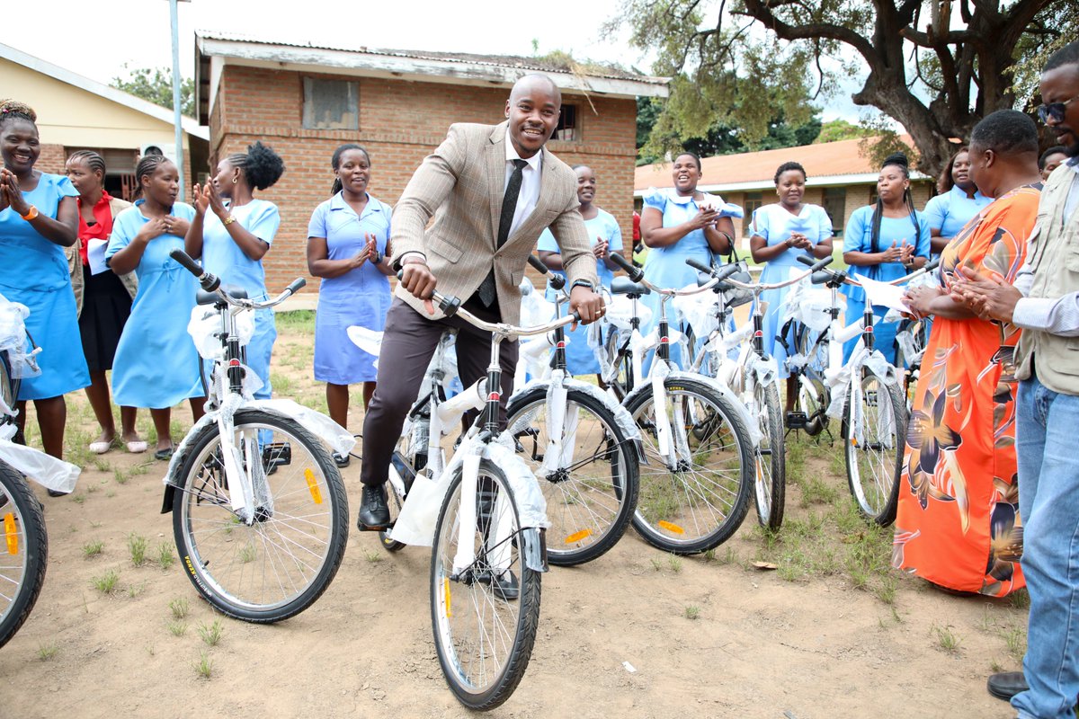 amref_malawi's tweet photo. 75 bicycles
Communities reached faster.
Thousands of lives impacted.
@amref_malawi & World Bicycle Relief, with support from Else Kröner-Fresenius Foundation, handed over 75 Buffalo Bicycles to HSAs in Mangochi & Chikwawa.
Distance should never limit access to care.
#Amref4PHC https://t.co/Y3WyYqF1X7