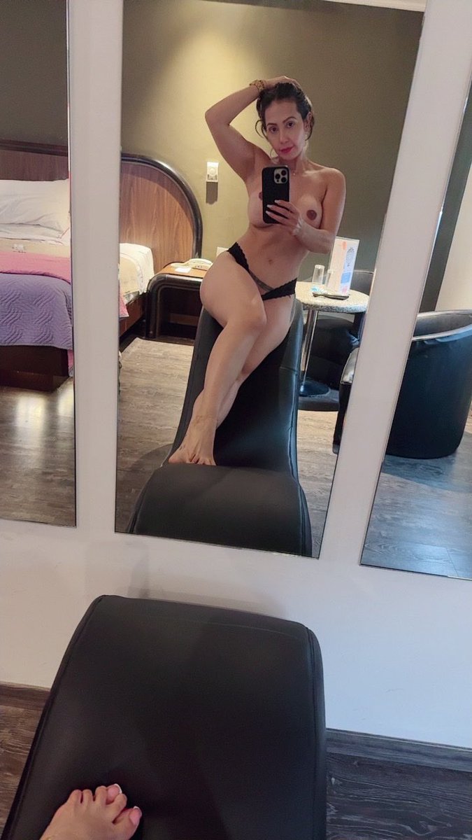 topaciozahory25's tweet photo. Buenas tardes mis 🤴 ya está hermosa colombiana anda activa y disponible #CDMX para que disfruten y consentirlos Les comento que posiblemente la semana que viene saldré de gira pronto colocaré el calendario para que mis amores se animen en otras ciudades info 📲5573990060 https://t.co/eR5HrwvtAh