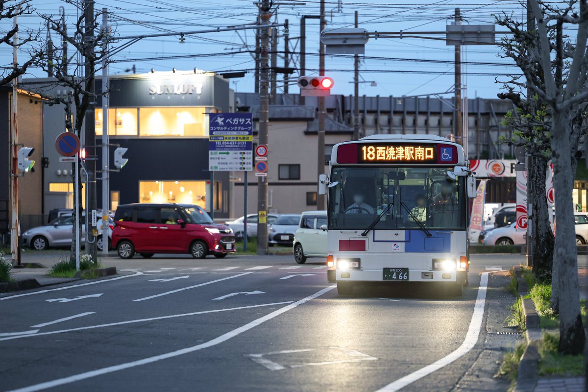 mtmtdayooo's tweet photo. しずてつジャストライン
静岡200か466
HU2PM

試作車として製造されたノンステのブルリ
希少な排ガス記号がついてない車両です https://t.co/EJJb3ePt99