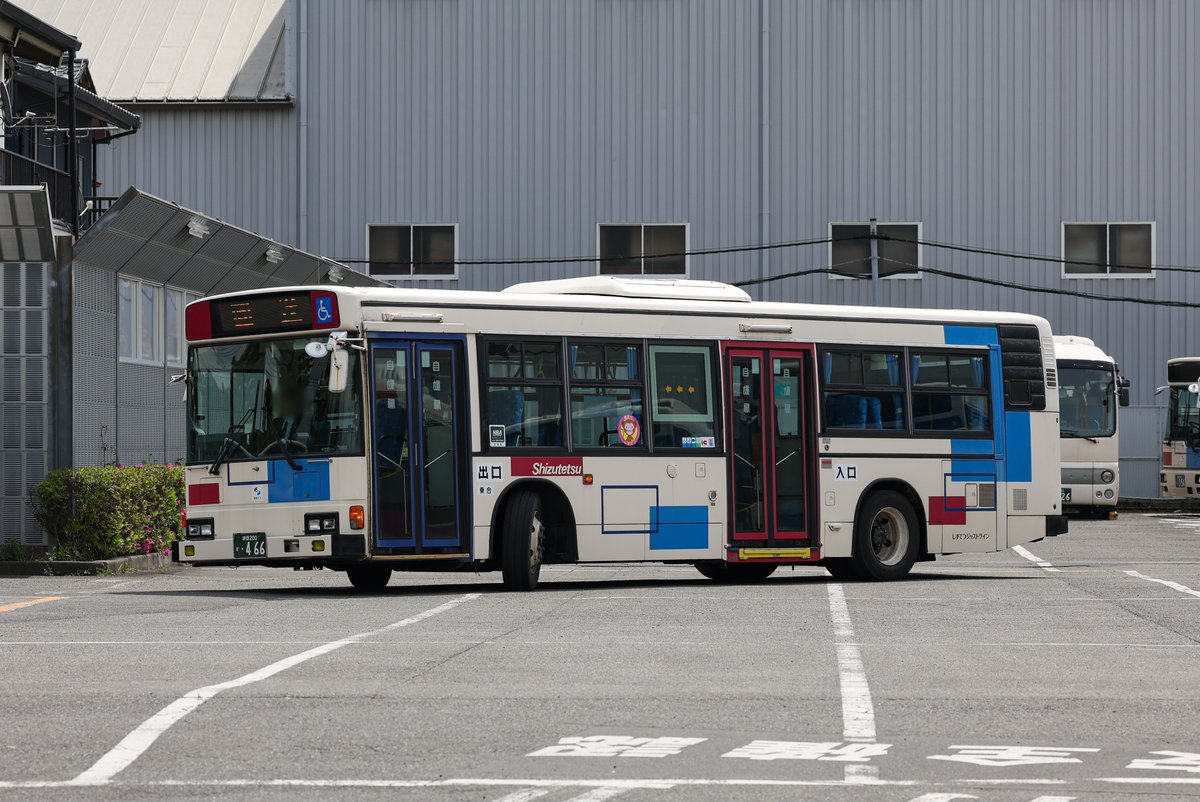 mtmtdayooo's tweet photo. しずてつジャストライン
静岡200か466
HU2PM

試作車として製造されたノンステのブルリ
希少な排ガス記号がついてない車両です https://t.co/EJJb3ePt99