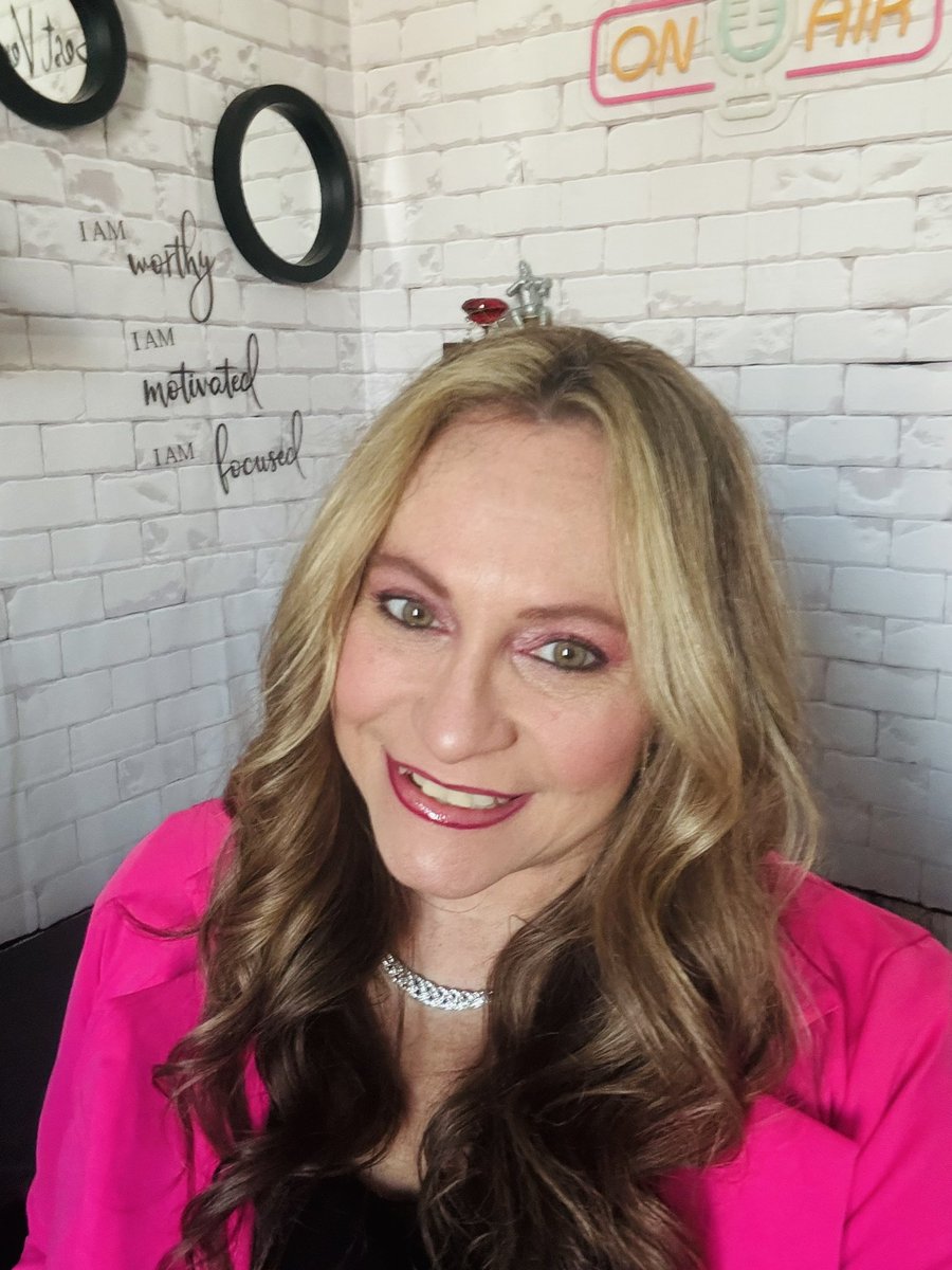 Melissa Swader🎤🎥📝 tweet media