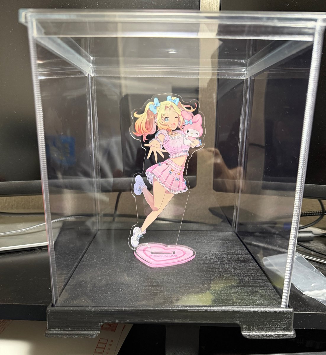 ケースを買いました。
が、ちとデカかった。
もうひとつアクスタをお迎えしたらちょうどいいかんじになりそう、ということで！