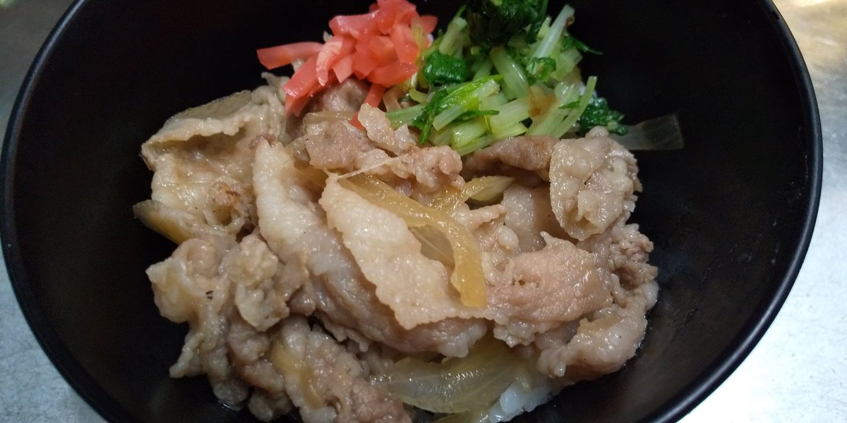 おはようございます☔️
武蔵野うどんあっとんです😊
雨ですね〜😰
４/１０本日の日替わりうどんセットは
●初物！
筍と鶏のおうどん
●牛丼　です
明日の土曜はお休みになります🙏
今日も宜しくお願い致します😊🤗