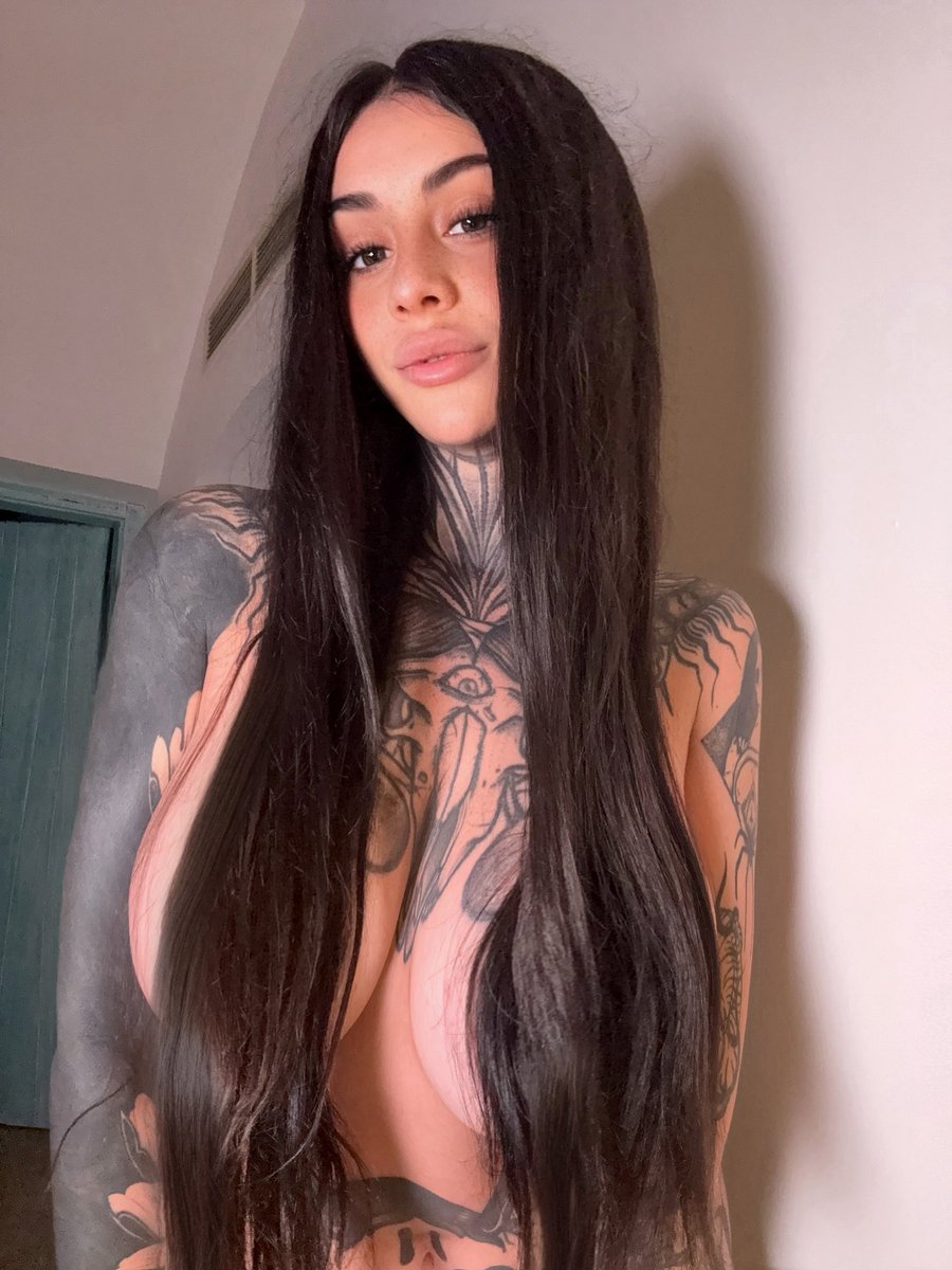 Ellys Blake tweet media