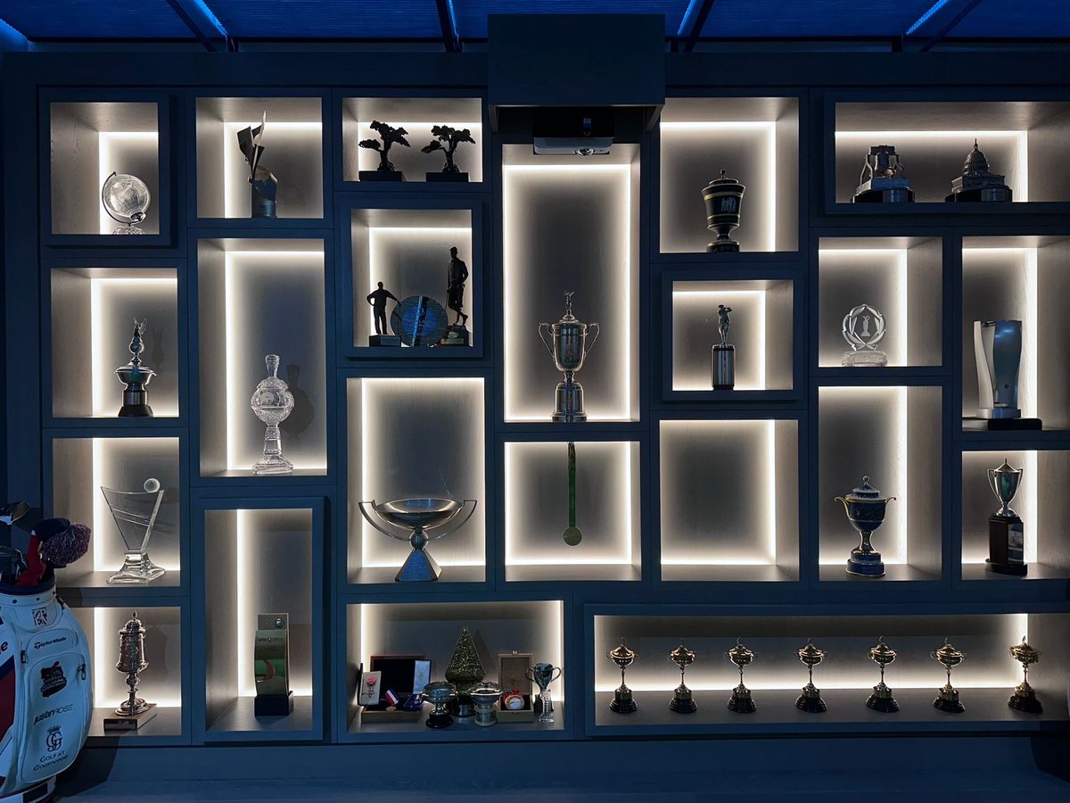GolfweekNichols's tweet photo. Justin Rose has an empty space in his spectacular trophy cabinet, and it’s far too early to be thinking about him filling it but … it would be an immensely satisfying win for the over-40 crowd. 🌹 

(Photo Justin Rose) https://t.co/ZJVrgiQp4J