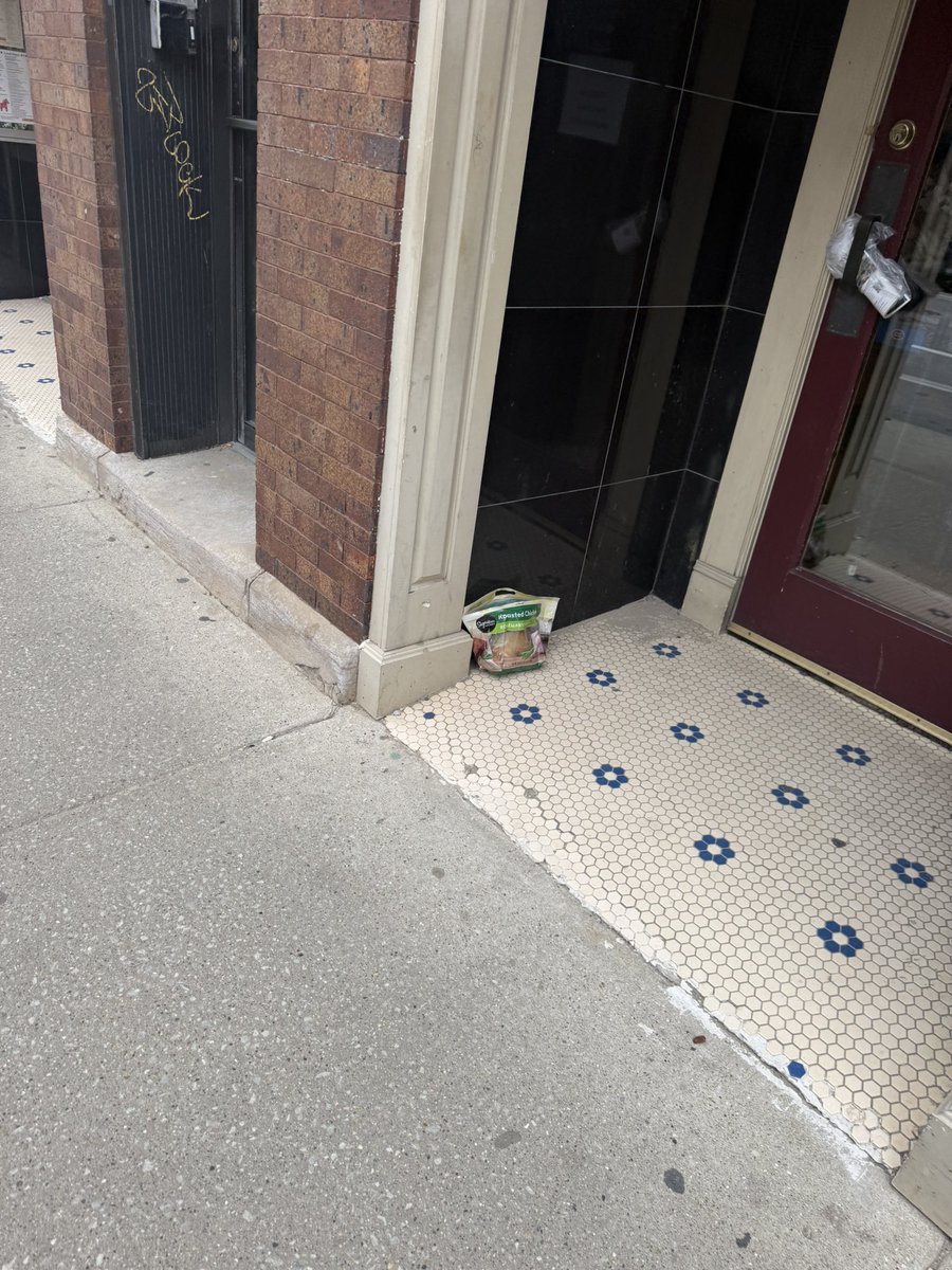 Someone forgot their rotisserie chicken outside Ann Sathers on Belmont, if you lost ur rotisserie chicken it is outside Anne Sathers on Belmont