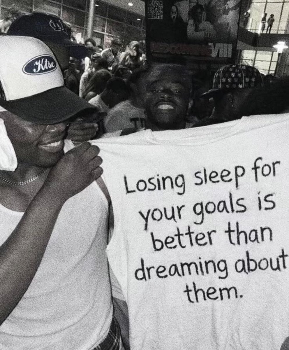 CYRAS 🎭 tweet media