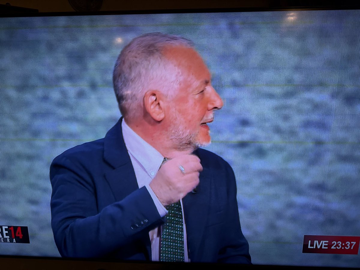 robertalerici's tweet photo. #Ore14sera serata surreale e abbastanza disgustosa. Solo una piccola nota per uno dei geni presenti: mesi fa #Pollak ha misurato il tempo richiesto per cambiare dei pedali: circa 40 minuti. https://t.co/TNb8D1OktO