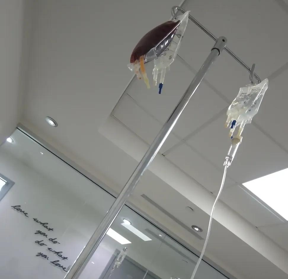 - Está muy cara la quimioterapia...

- Por eso no las compramos.

Así la dolorosa realidad de miles de enfermos.