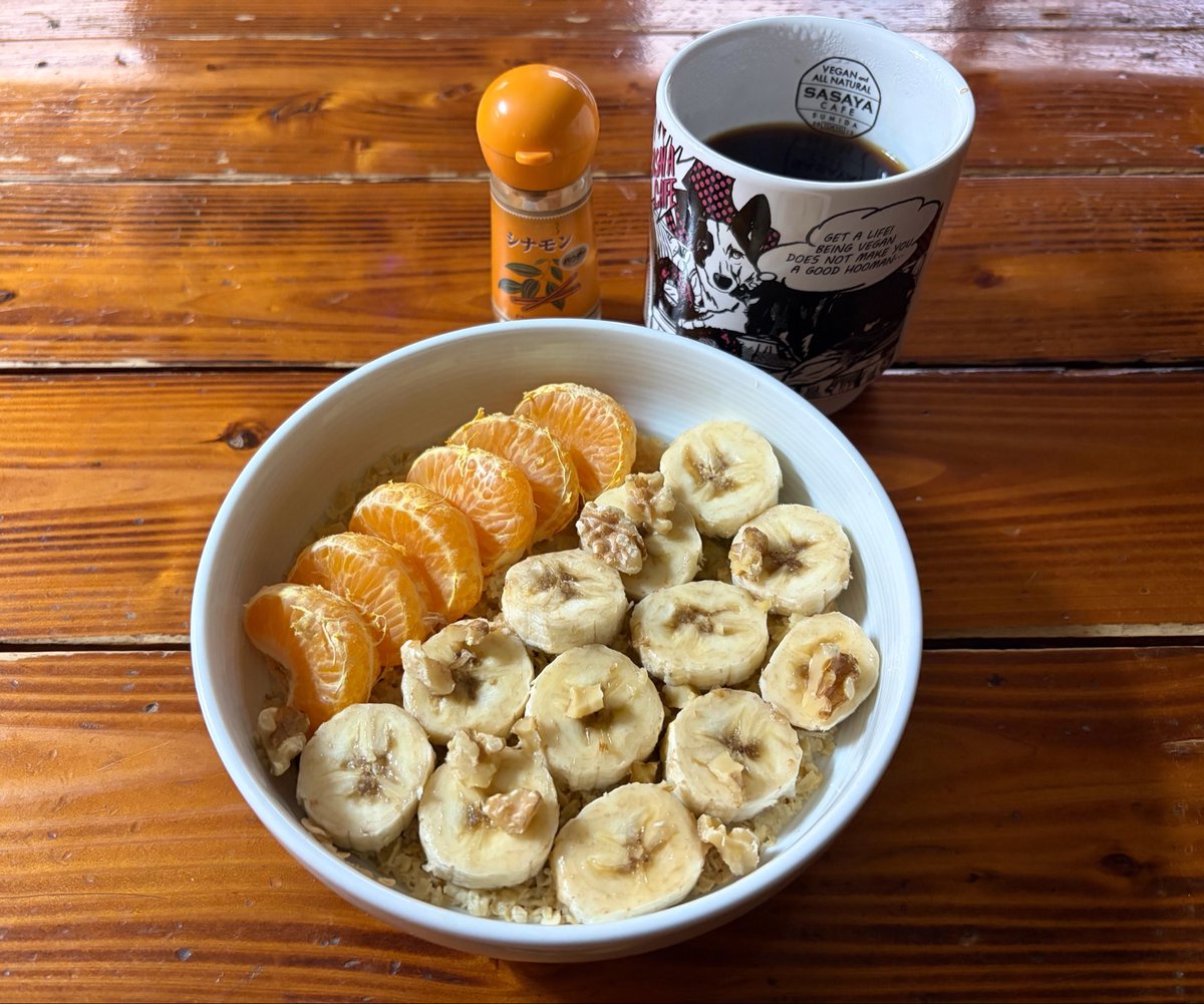 vegelovecat's tweet image. おはよ
5:00出発早朝散歩  今朝は一番近い公園選びその後他回らず帰ると😢 体調心配
昨日あるもんで食ったもの
木綿豆腐とピーマン照り焼き
早お昼 残ったナムルあったからビビンバ丼
朝はポリッジ
 #vegan #ヴィーガン #動物性不使用 #保護犬を家族に
あたしが元気でしっかりしないと 頑張らなきゃ💪