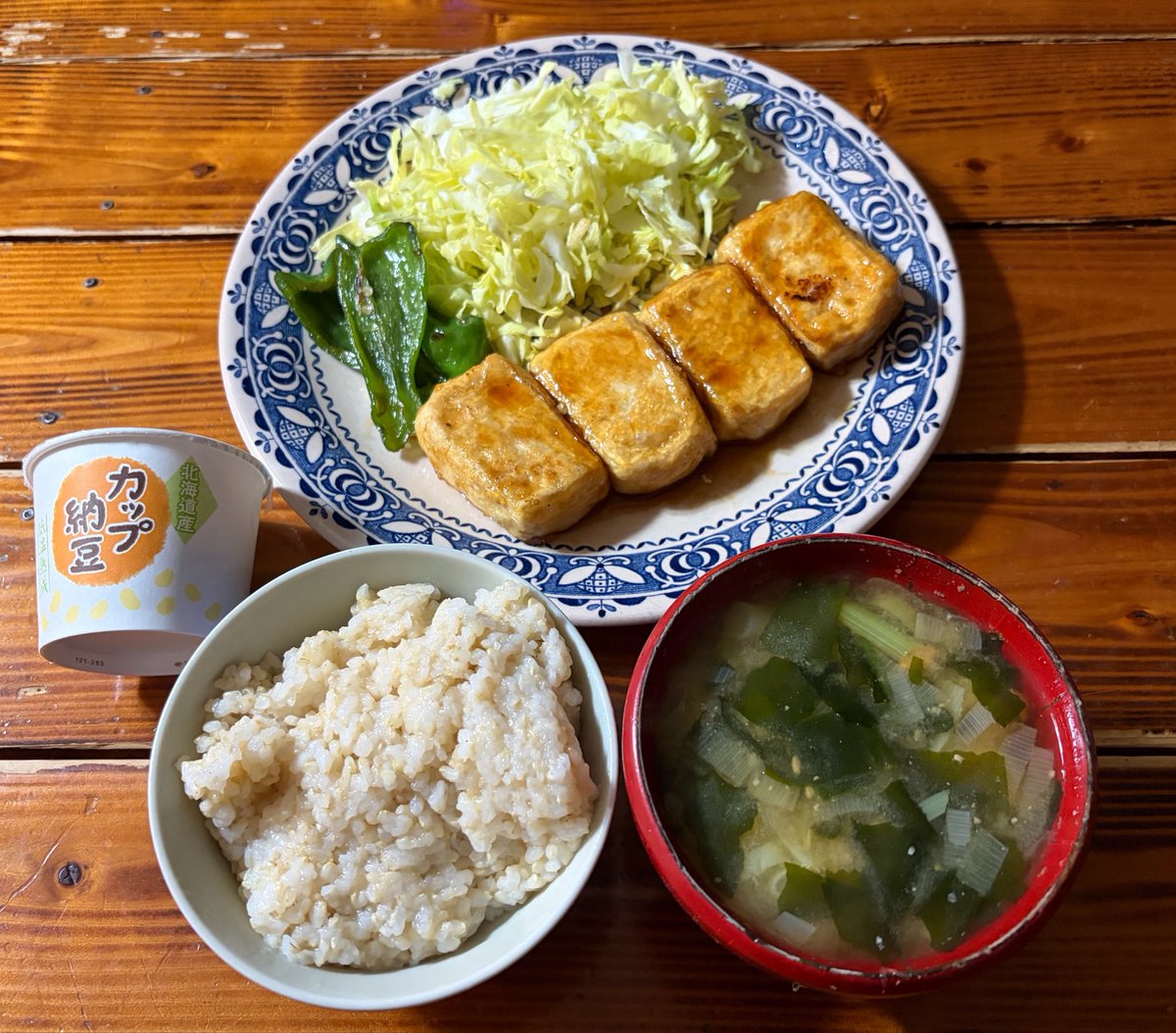 vegelovecat's tweet image. おはよ
5:00出発早朝散歩  今朝は一番近い公園選びその後他回らず帰ると😢 体調心配
昨日あるもんで食ったもの
木綿豆腐とピーマン照り焼き
早お昼 残ったナムルあったからビビンバ丼
朝はポリッジ
 #vegan #ヴィーガン #動物性不使用 #保護犬を家族に
あたしが元気でしっかりしないと 頑張らなきゃ💪