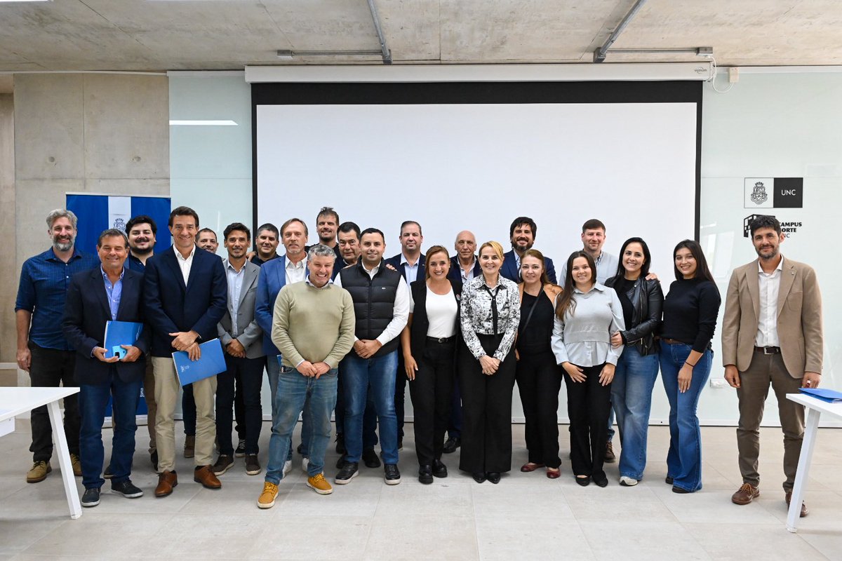 Estación Juárez Celman suma inversión.

Acompañamos la presentación del RIDE en el Campus Norte de la UNC y el anuncio de la primera empresa que ya se radicó en la ciudad bajo esta normativa. Articulación entre el sector público, privado y académico para generar más desarrollo y