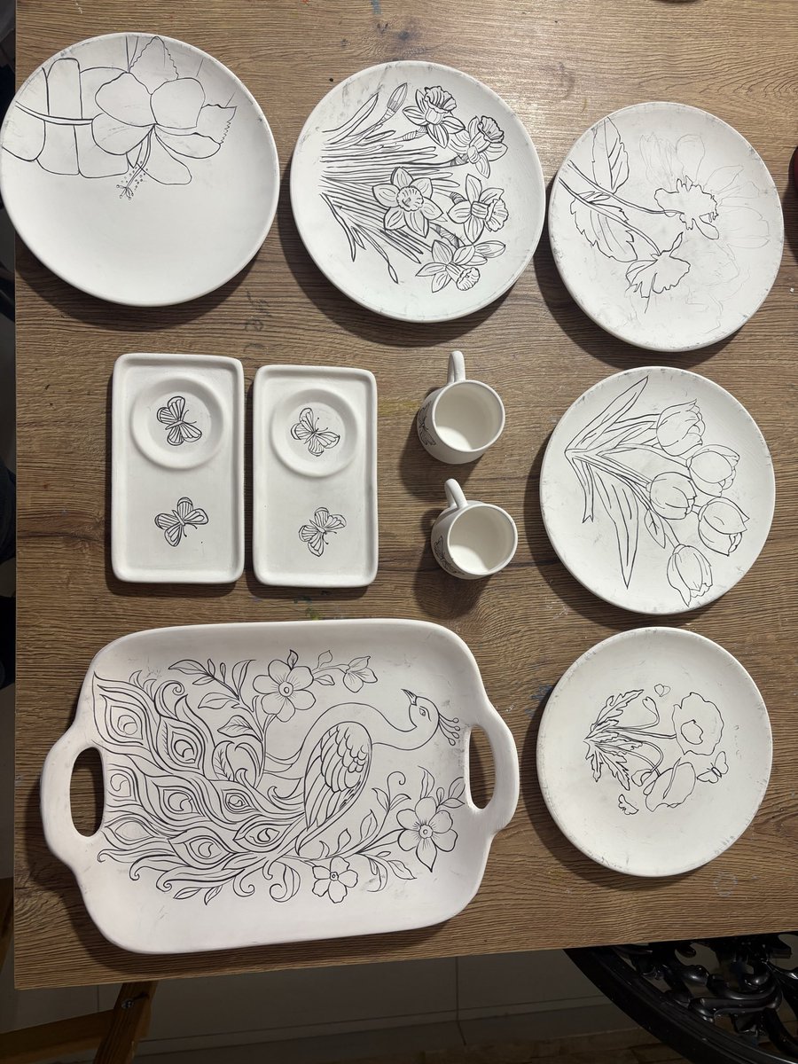 Emek ve sabrın birleştiği çizgiler, boyanıp fırınlanınca nasıl olacak bakalım✨