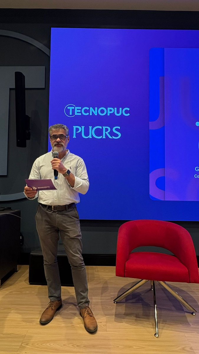 leverageinf's tweet photo. Nosso diretor, @Mazeron , no lançamento da Vertical Saúde da Assespro-RS https://t.co/Hj3bhB7j9c