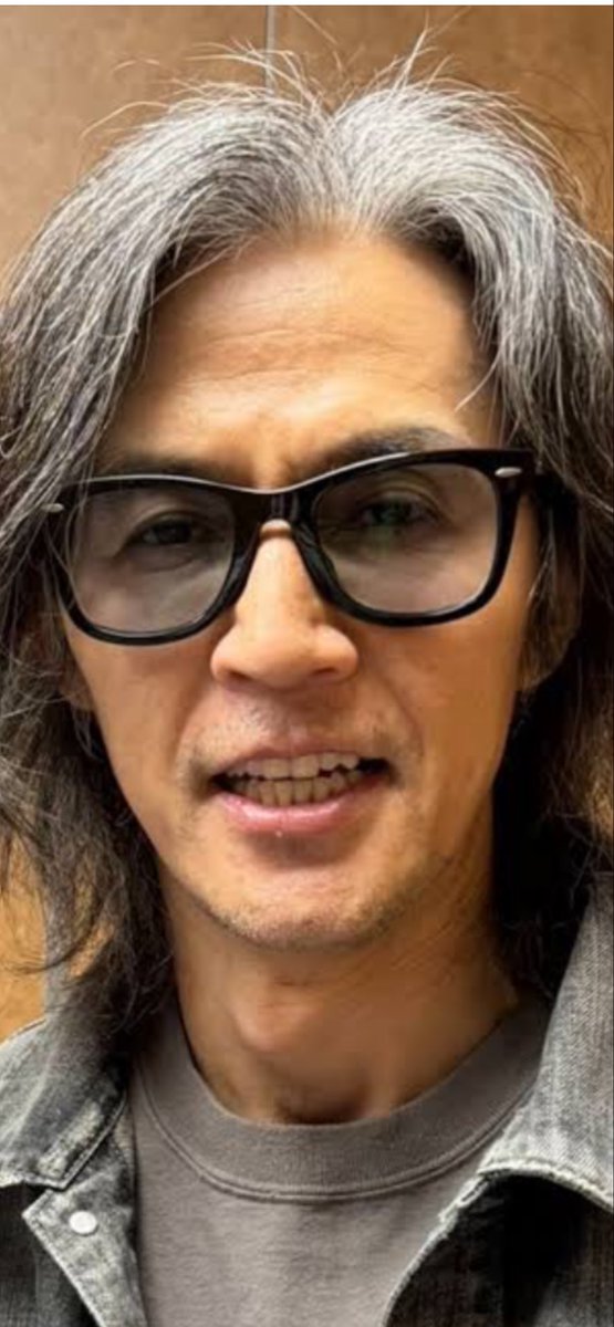 wx3ge's tweet image. 皆様おはようございます🤡

昨日も風邪で会社を早退しました！

今日になってやっと体調も落ち着いてきました！

今日頑張れば明日は休み〜

今日もB'zで宜しくお願いします🤡

稲葉さんはやっぱりお母さん似！
と、思う画像！
