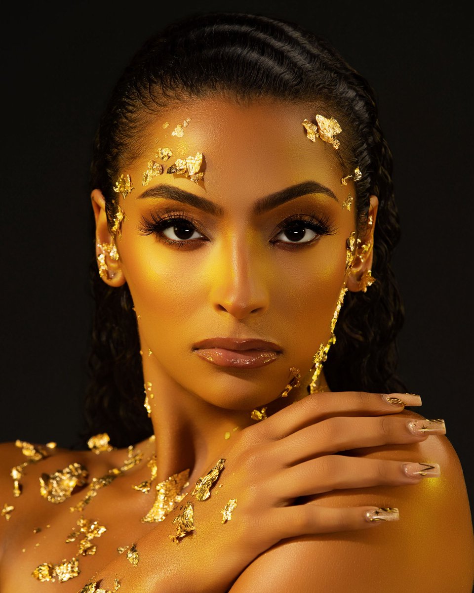 aaliyahlee_____'s tweet photo. 24 years worth of gold⭐️👑♈️ #birthday #aries #gold #aaliyahlee #photoshoot https://t.co/fHRYlRbp34
