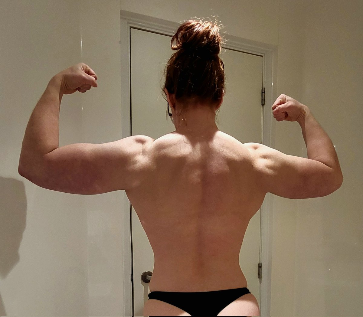RXRedHead_'s tweet image. Traps overtake everything 😅
Anyone know any poses that aren't just a bicep flex??

#stronggirls #girlswholift #flex #musclemommy #backgoals