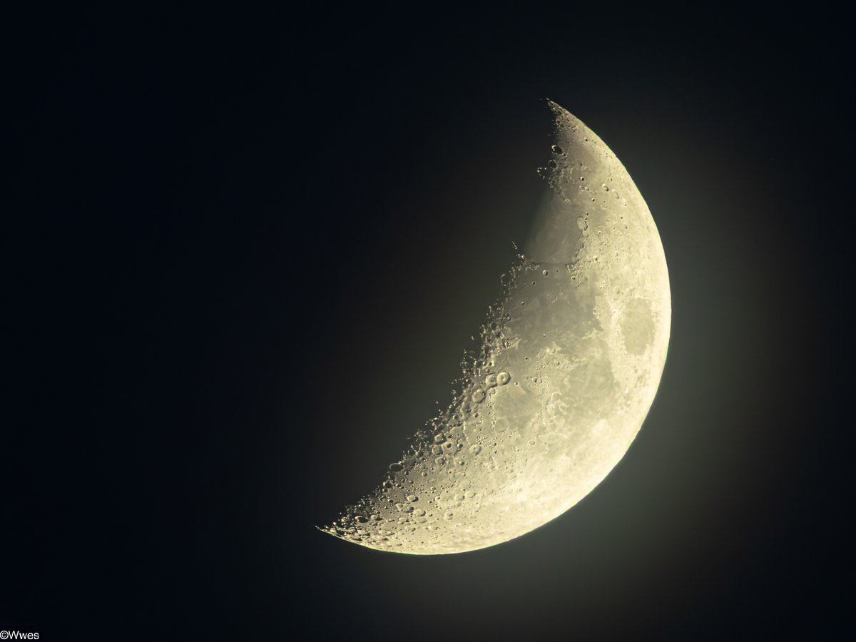 wesleyb1989's tweet image. Got some Moonshots enjoy 

@CliveBranch @MoonHourSocial @kamin_amy @CraigHughes123 @NWSAcaster @laurel35560595 @PeterLewis55 @astronomy_dan @angegarrod @johnbilcliffe #MoonHour 

#Nikon #P950 #lunar #solar #moon 
(Feb / Mar / Apr 2026) (1/7)