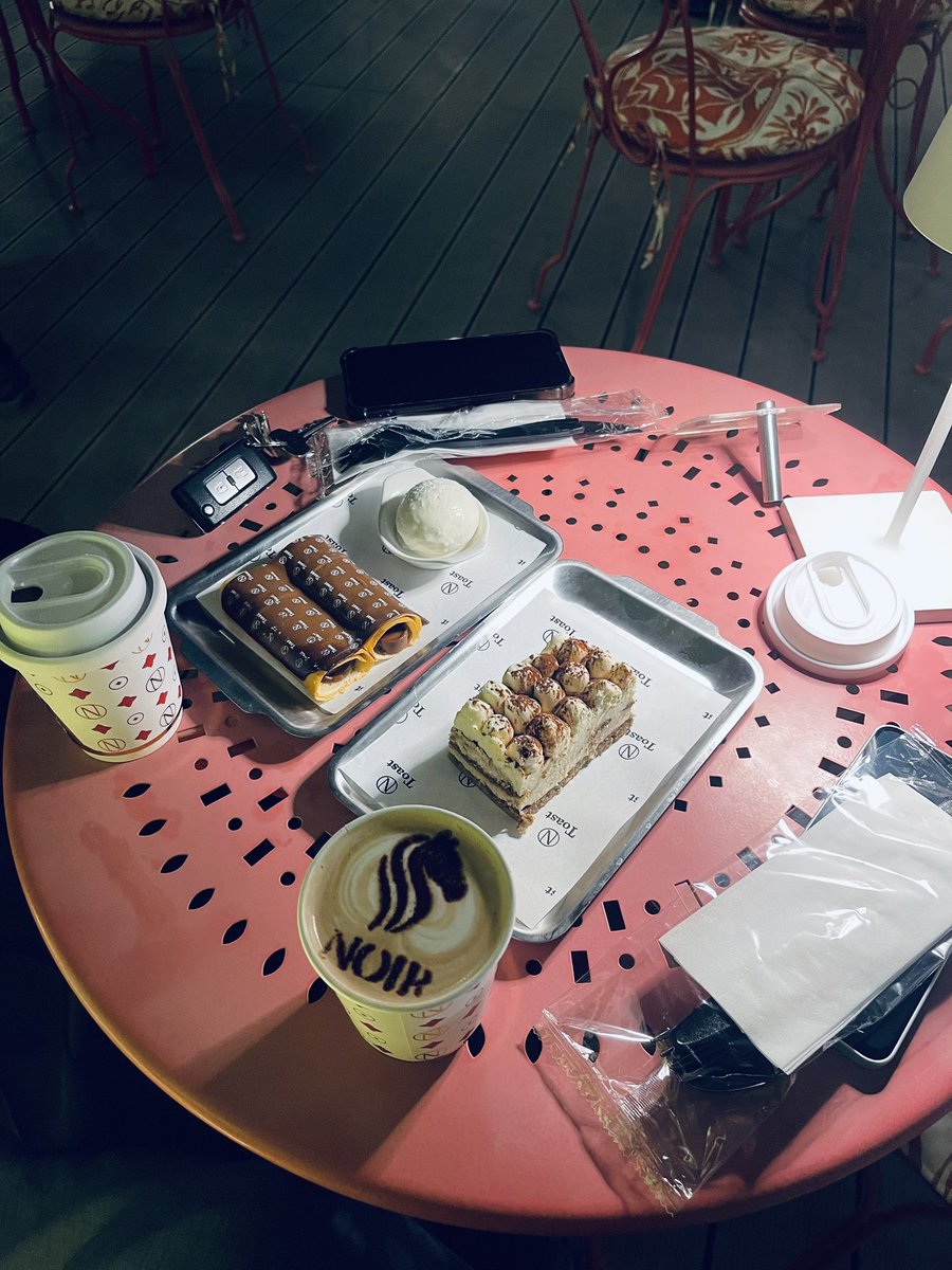 502gag's tweet photo. We’re grabbing some coffee 👯‍♀️🌷 https://t.co/LhsxhkJnTt