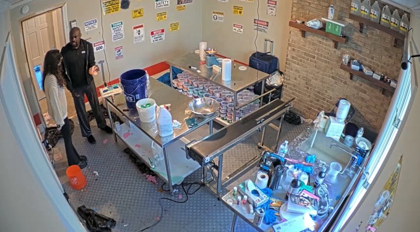 RustyShack43889's tweet photo. Burt argues with letty about being trapped in the goo room as a slave #fishtanklive https://t.co/i64Ly6qxeG