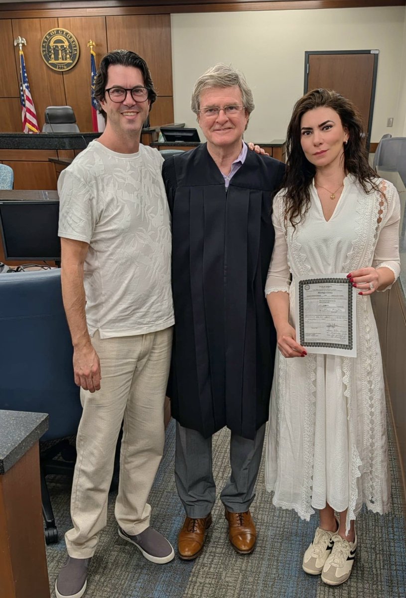 Leszli Kálli tweet media