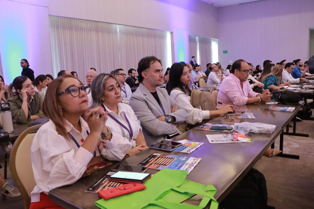 CamacolColombia's tweet photo. 📊En el Encuentro Nacional de Ventas #ENV2026, aprendimos que los renders venden ideas. Los datos venden decisiones.

En su conferencia, Juan Camilo Vargas demostró cómo la inteligencia de mercados está transformando la comercialización de proyectos de rentas cortas, pasando de argumentos estéticos a decisiones basadas en información real.

A través de variables como demanda, ocupación, ADR, RevPAR y comportamiento del viajero, presentó metodologías para construir propuestas de valor más sólidas, con proyecciones realistas y mayor confianza para el inversionista.

Porque hoy no gana quien mejor muestra el proyecto…
gana quien mejor entiende el mercado.

💡 Una mirada estratégica para alinear diseño, precio y narrativa comercial con la realidad del negocio.
