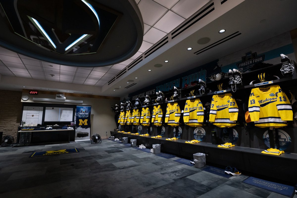 Michigan Hockey tweet media