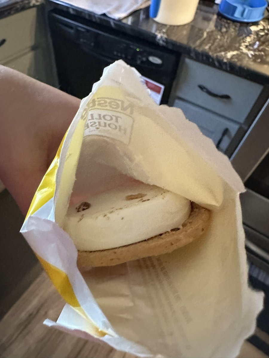 thatsoautie's tweet photo. Dang. Shrinkflation so real, it got the other half of my cookie 🍪 😌 @NestleTollHouse https://t.co/NNIvvCgZBm
