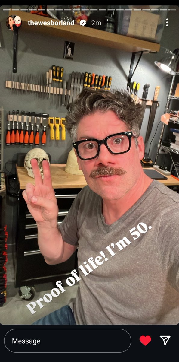 I love old man wes with his old man glasses hes the cutest