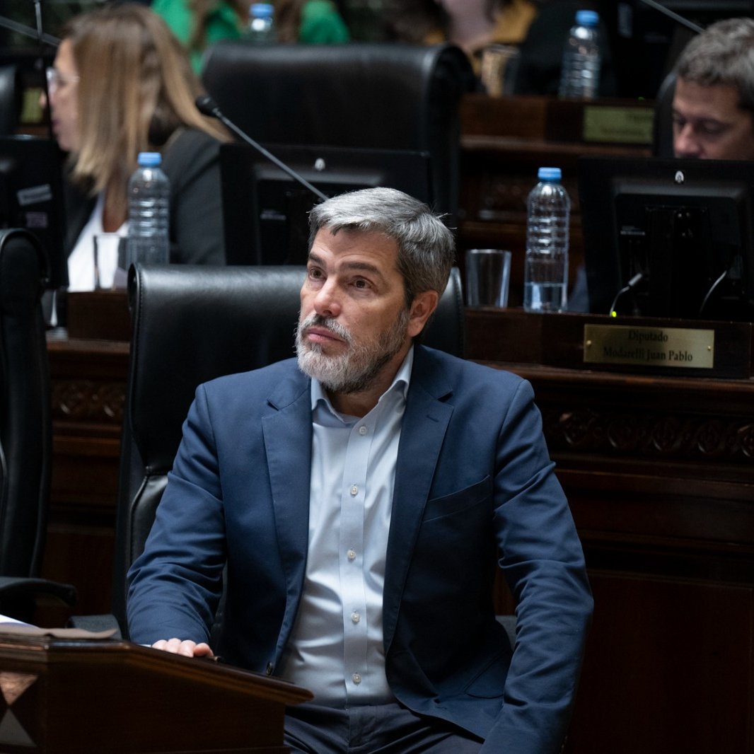 MatiasLopezBA's tweet photo. Primer jueves de sesión| Avanzamos con alivio fiscal para familias afectadas en Parque Patricios, pusimos un tope al aumento de Patentes 2026 e incorporamos la Casa del Veterano al patrimonio cultural. Iniciativas que impactan en la vida de todos.

+ info https://t.co/Ps9I80uN1n https://t.co/yCZXoar6g3