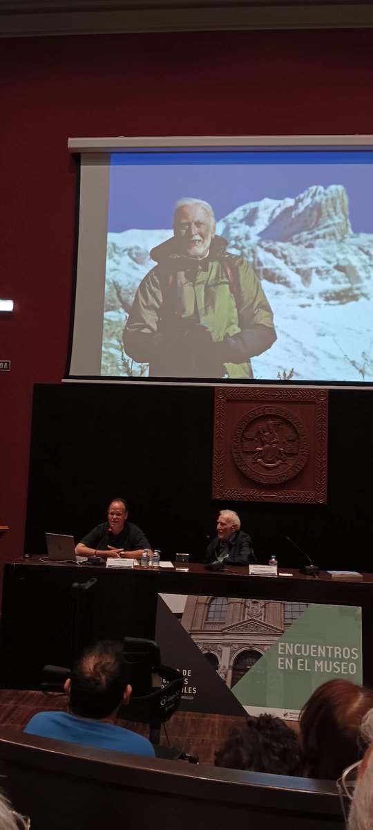 EduVinuales's tweet photo. La presentación del libro Montañas de España en Zaragoza ha sido un éxito con la asistencia de muchísimos amigos montañeros, naturalistas, guardas, escritores, geólogos o biólogos y amantes de la naturaleza.
Memorables las palabras de Eduardo Martínez de Pisón.
Gracias a todos 🏔️ https://t.co/5SMrnEdq6Y
