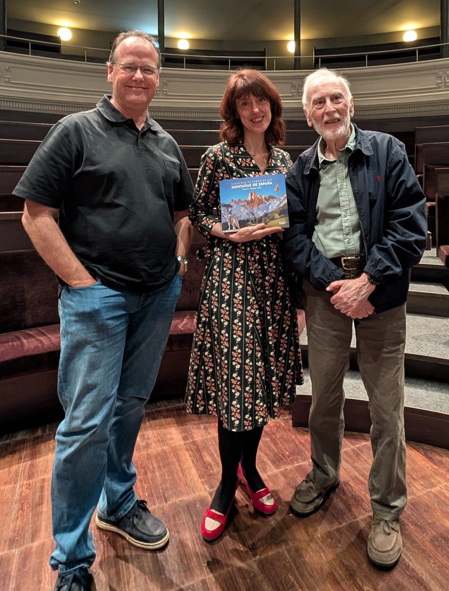 EduVinuales's tweet photo. La presentación del libro Montañas de España en Zaragoza ha sido un éxito con la asistencia de muchísimos amigos montañeros, naturalistas, guardas, escritores, geólogos o biólogos y amantes de la naturaleza.
Memorables las palabras de Eduardo Martínez de Pisón.
Gracias a todos 🏔️ https://t.co/5SMrnEdq6Y