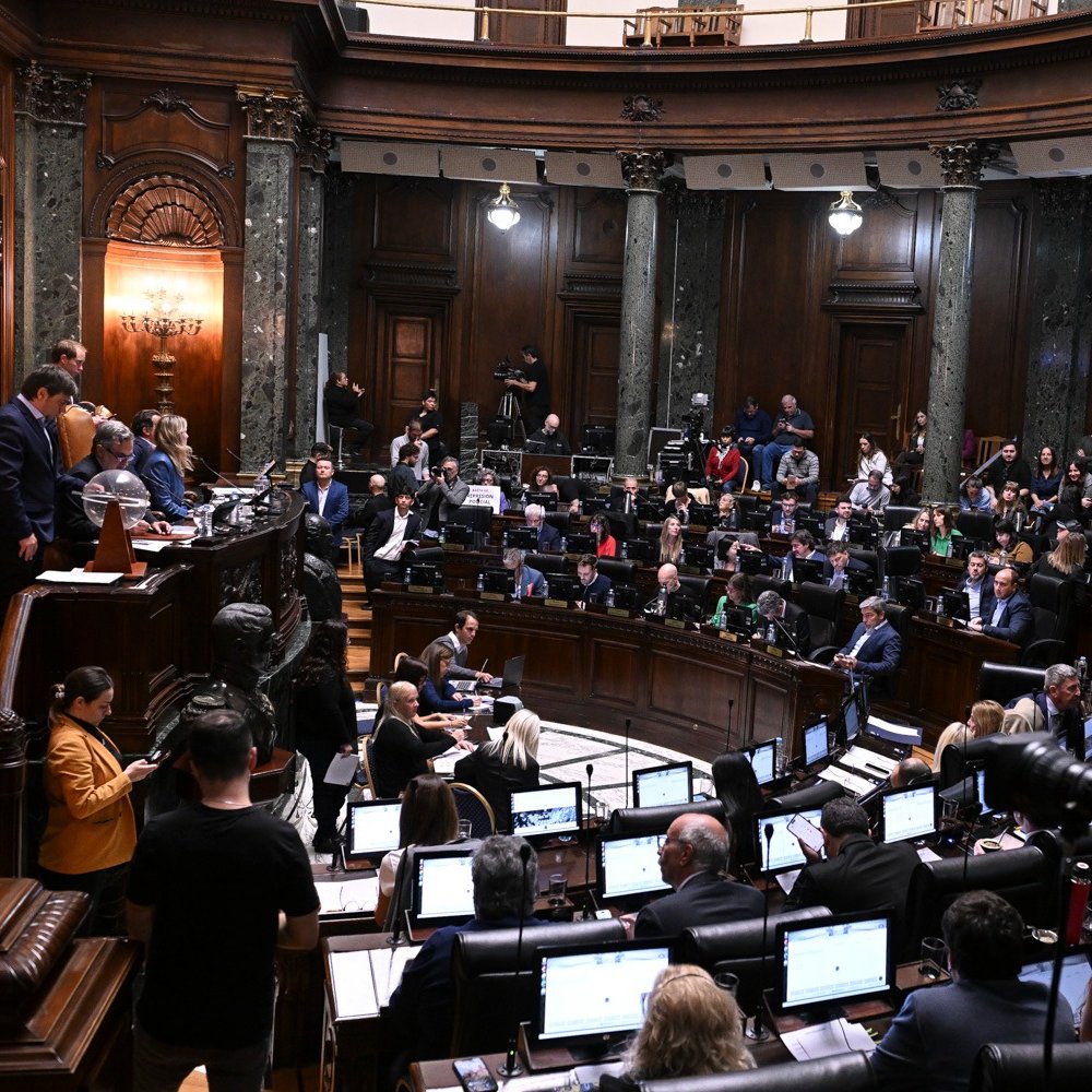 MatiasLopezBA's tweet photo. Primer jueves de sesión| Avanzamos con alivio fiscal para familias afectadas en Parque Patricios, pusimos un tope al aumento de Patentes 2026 e incorporamos la Casa del Veterano al patrimonio cultural. Iniciativas que impactan en la vida de todos.

+ info https://t.co/Ps9I80uN1n https://t.co/yCZXoar6g3