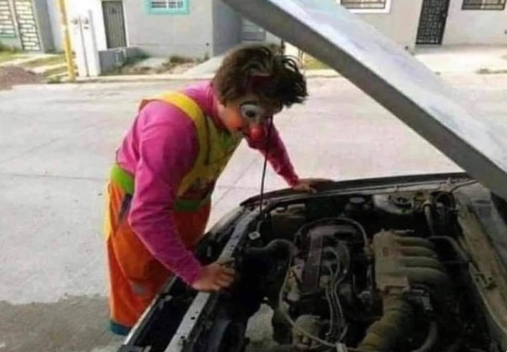 Yo, después de hacerle caso a la Presidenta y echarle Magna en lugar de Premium a mi carro...