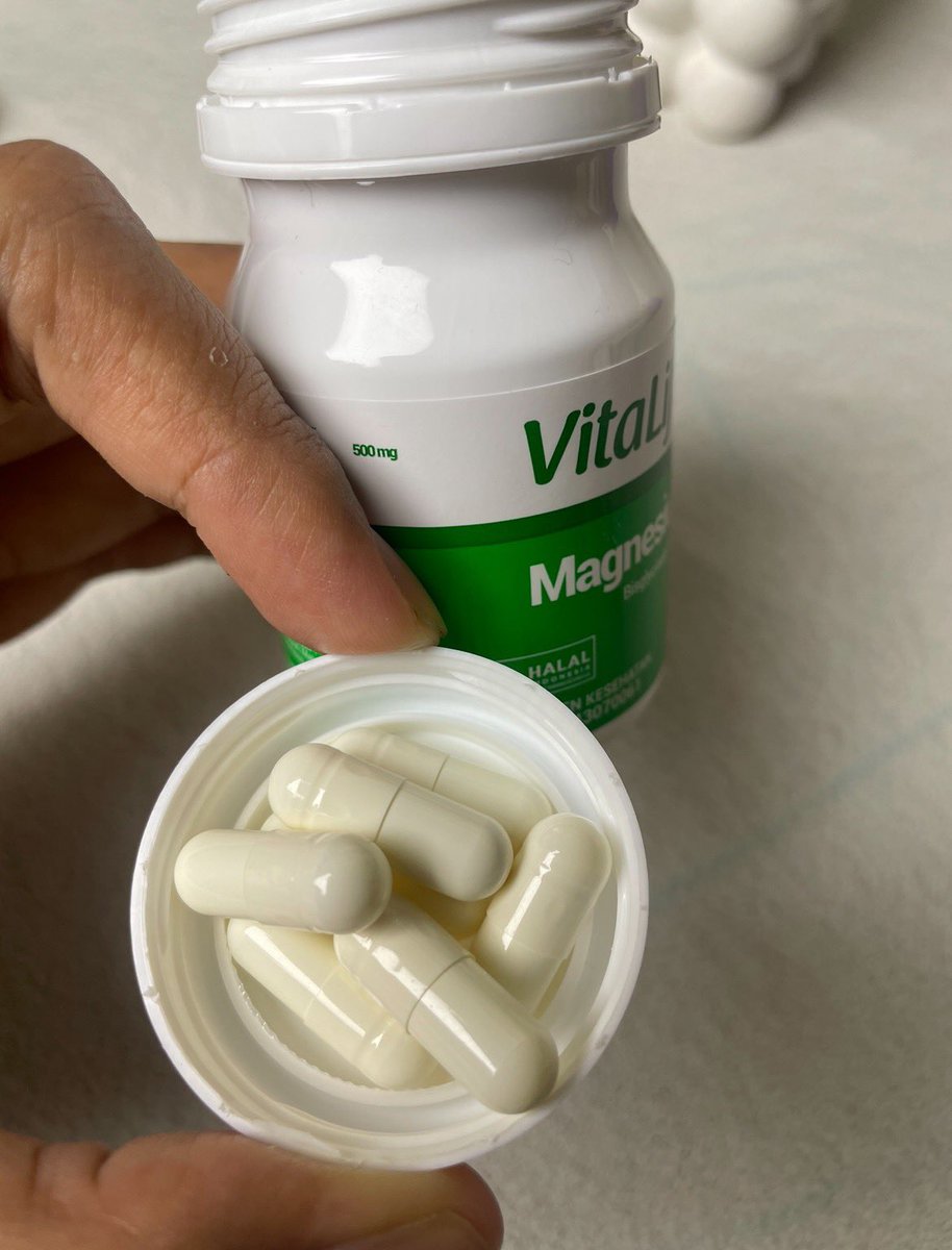 nadaeladela's tweet photo. Fyi, magnesium itu banyak tipenya

Nah, buat perbaiki kualitas tidur pakenya yang tipe magnesium bisglycinate. Ini tipe yang paling aman buat lambung, fokusnya ke saraf dan otot biar lebih rileks, jadi kualitas tidur lebih baik

Setelah ngubek2 Shopee nyari yang udah HALAL, ketemu ini. Aman 👌🏼

https://t.co/gigVNEaQw6￼