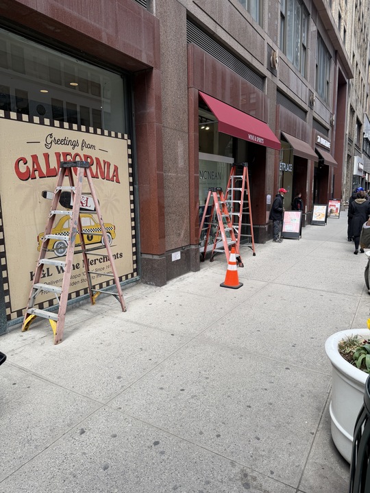 klwines's tweet photo. New signs went up yesterday at K&L New York! Have you stopped by yet? Come and see us at 270 Madison Ave!
#klwines #klwinesnyc #newyork #explorenyc #madisonave https://t.co/yrmM3a7lBV