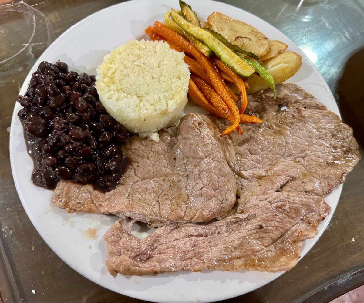 Nos acostumbramos tanto a recibir, que olvidamos agradecer.
Nos duele lo que nos falta, pero a veces se nos olvida lo mucho que hemos sido bendecidos.

Dios nunca deja de proveer, pero a veces nosotros dejamos de verlo.
Y lo más fuerte de todo: es que teniendo tanto, a veces