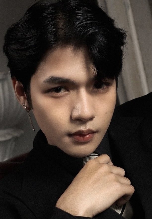Making yourself happy and creating the life you truly want is the biggest comeback.Not because anyone's watching or keeping score, but because you finally decided you were worth it.
THAT'S THE WIN..
#HORI7ON_KIM #KIM #킴 #HORI7ON #호라이즌 
<a href="/HORI7ONofficial/">HORI7ONofficial</a> <a href="/HORI7ON_twt/">HORI7ON member</a>