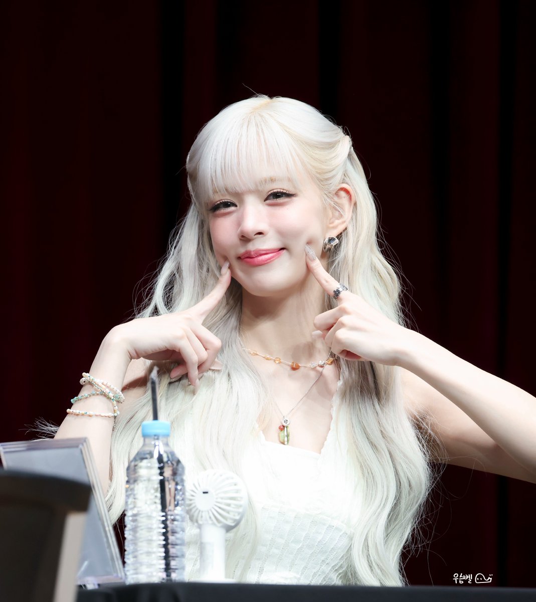 suhyun2141's tweet photo. 250704 뮤브 팬사인회 이채영 2p

#프로미스나인 #이채영 #fromis_9 #LeeChaeyoung https://t.co/3sBehDsS9w