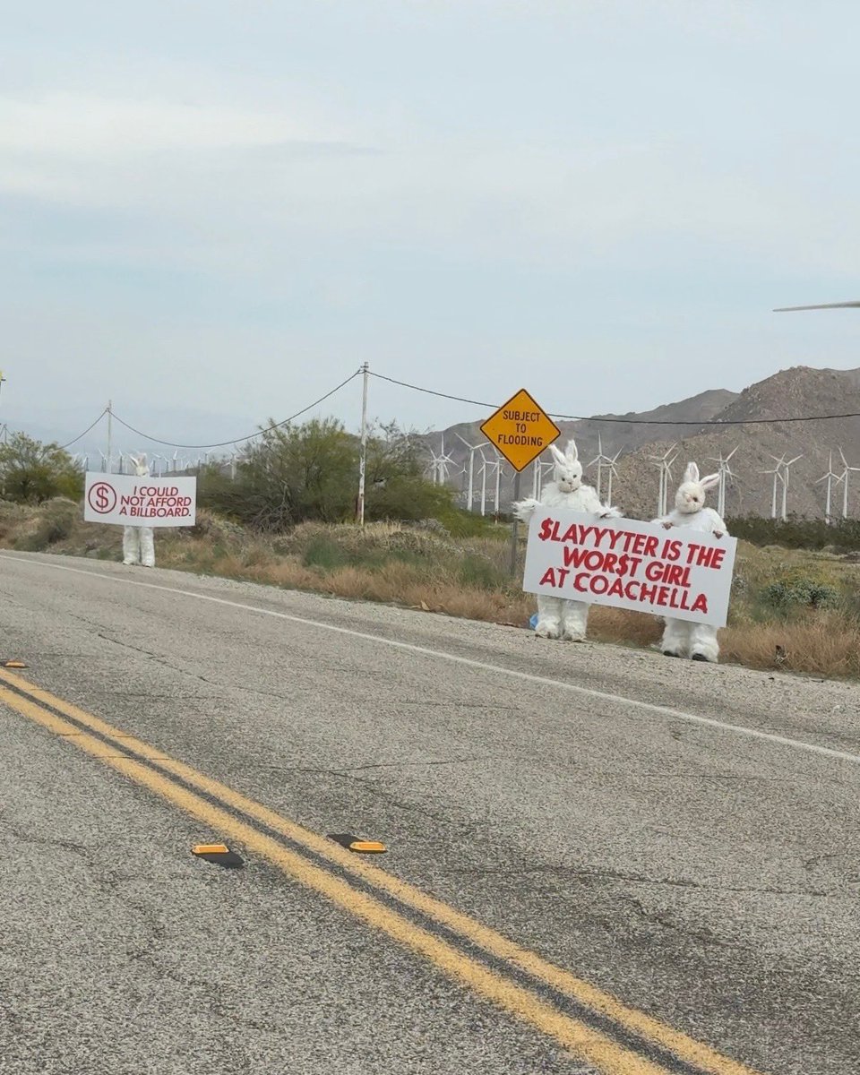 slayyyter (@slayyyter) on Twitter photo 