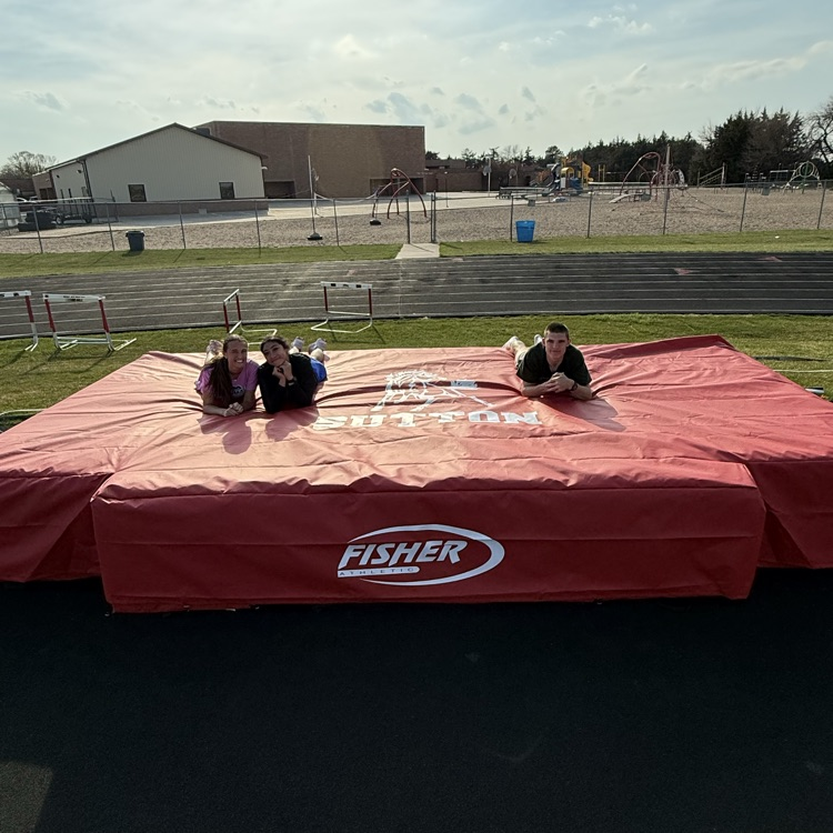 SchoolSutton's tweet photo. Huge thank you to the Stampede Booster Club for helping purchase a new high jump pit for our track and field teams! https://t.co/jCNdI9tBPW