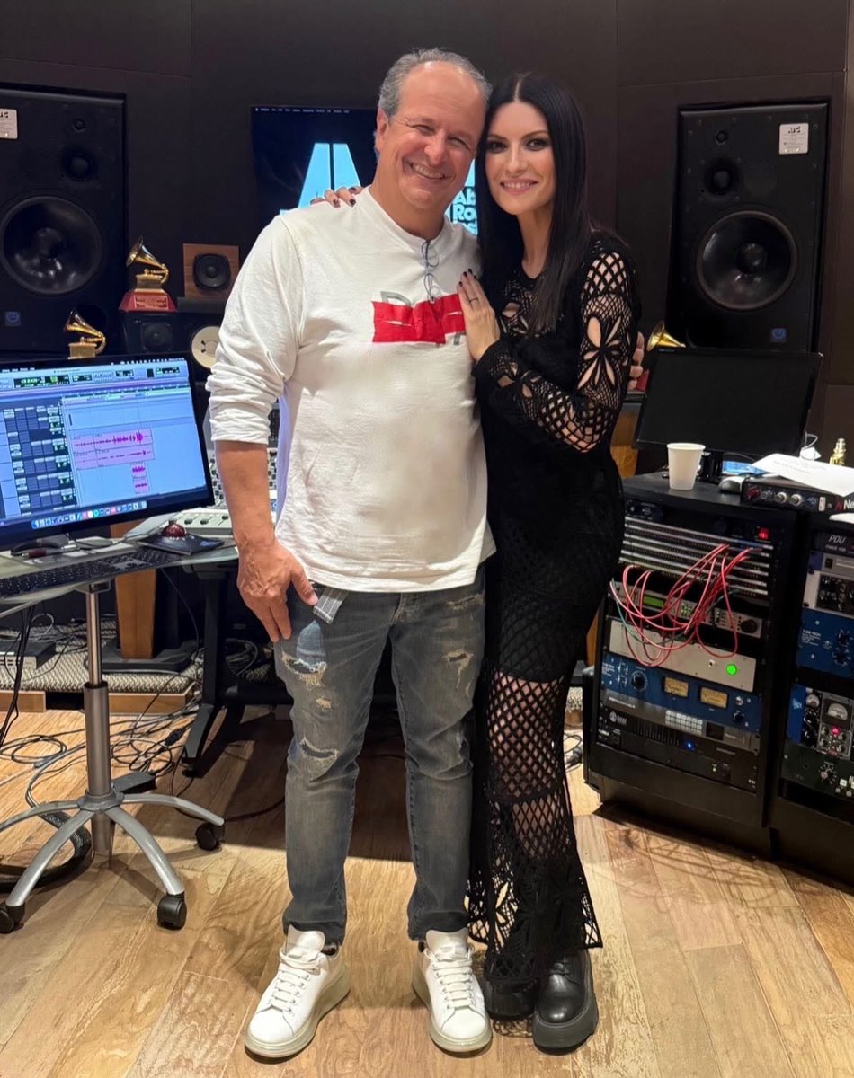 Laura Pausini tweet media