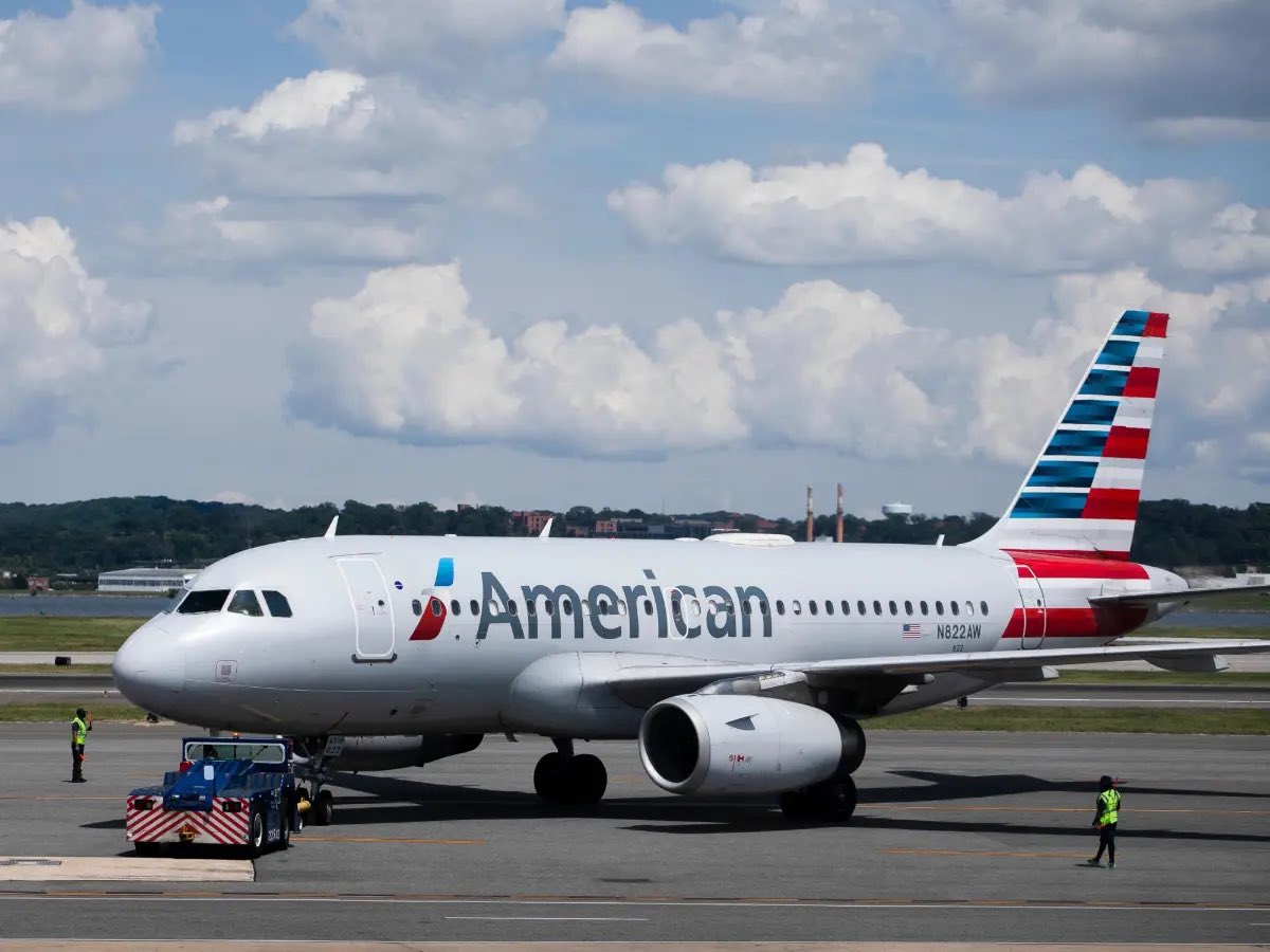 eduardomenoni's tweet photo. 🇺🇸🇻🇪| American Airlines reanudará vuelos diarios sin escalas entre Miami y Caracas a partir del 30 de abril. Los vuelos serán operados por Envoy Air con aviones Embraer E175.

Es la primera aerolínea estadounidense que vuelve a volar directo a Venezuela después de más de 6 años. https://t.co/Jgww6SIyT3