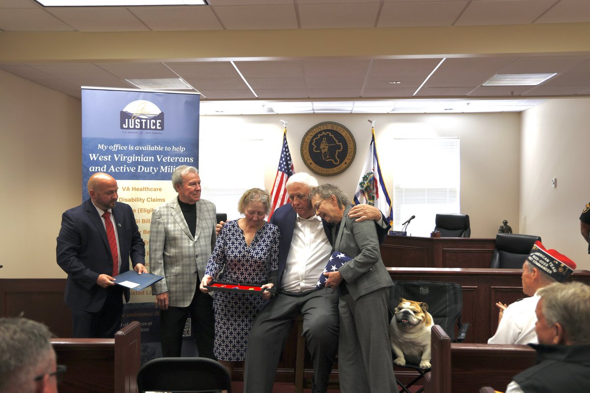 JimJustice_WV's tweet photo. Our veterans are the greatest among us. 

Today, I had the honor of presenting replacement service medals to Specialist Lester Ferrell and the sisters of late Corporal Larry Kennedy. 

Returning their earned medals is a small token of my gratitude for their bravery and sacrifice. https://t.co/XMTvjp6pJC