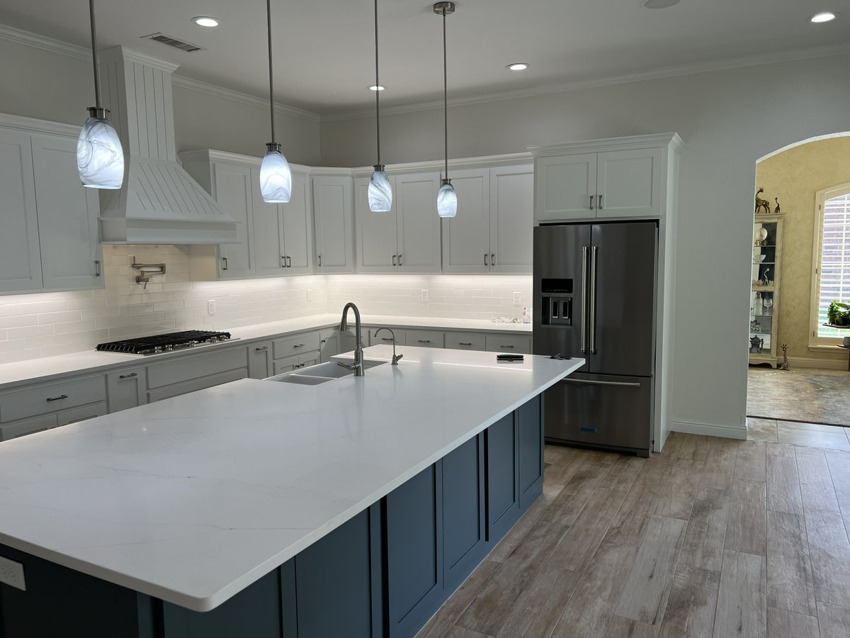 KimJContractor's tweet photo. From outdated to stunning ✨
A brighter, cleaner space designed for how you live every day 👇

Thinking about your own kitchen upgrade?

🔗 https://t.co/y2ZWwNogJF
📞 806-358-7954

#KitchenRemodel #BeforeAndAfter #HomeUpgrade #AmarilloTX https://t.co/FgY2RD1hio