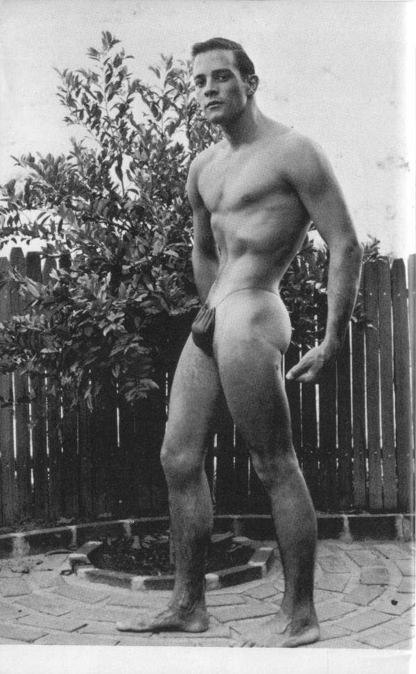 BeefcakePhotos's tweet photo. Throwback Thursday
Reposting from the archives. The best models of the vintage era!
👨Vince Latimer
📷Pat Milo
Like and follow for more.
#posingstrap #malemuscle #beefcake #malebeauty #vintagebeefcake #throwbackthursday #vincelatimer https://t.co/s6uaA7QdHs