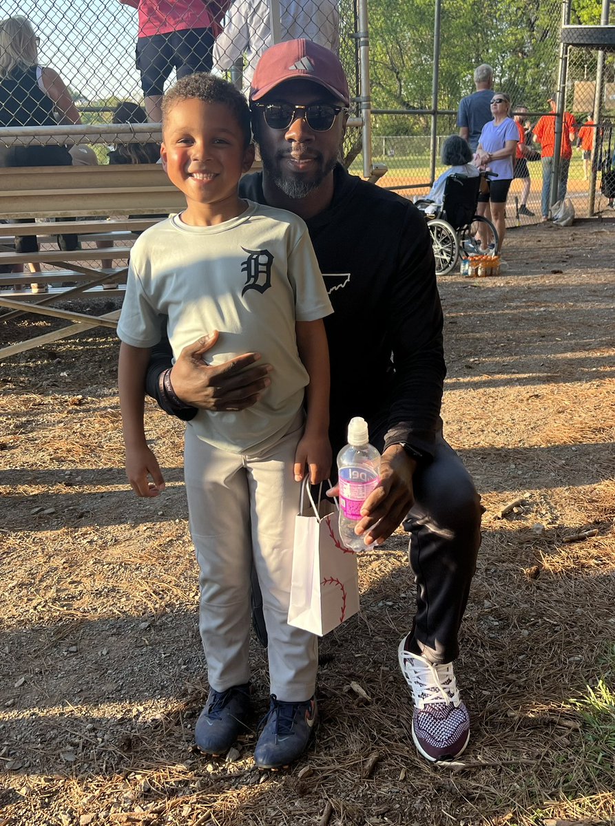 ๐๐ฎ๐ฌ๐ญ๐ข๐ง ๐๐จ๐ง๐ tweet media