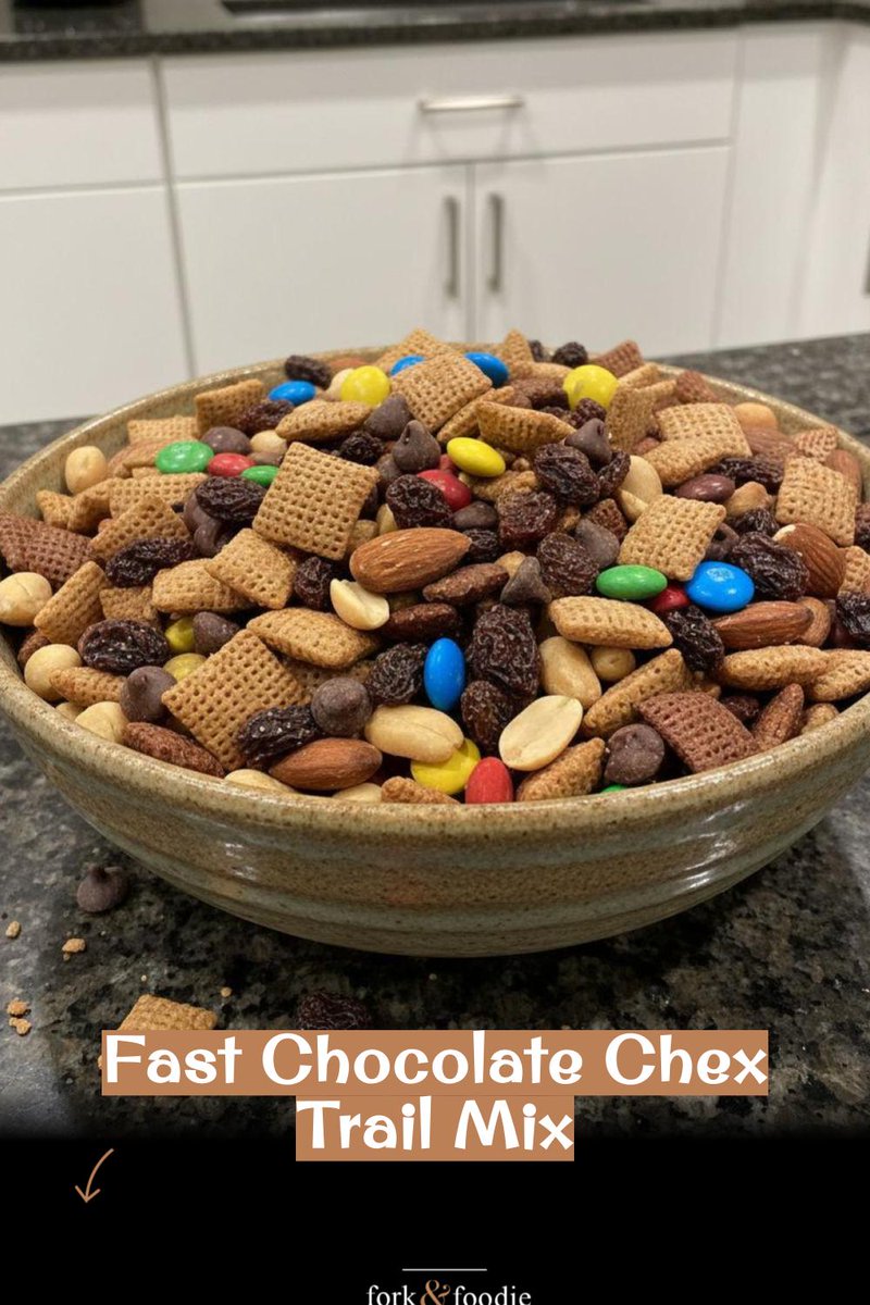 Forkandfoodie's tweet image. Craving something sweet, salty, AND chocolatey that's ready in a flash? 🍫✨

This Chocolate Chex trail mix is pure snack perfection. It's got everything you love!

What's your ultimate snack combo? #TrailMix #QuickSnack #ChocolateLover