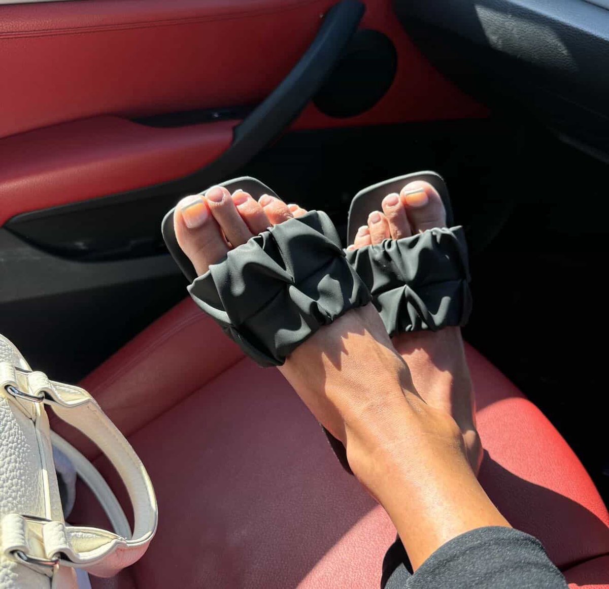 PrincessJade35's tweet photo. Rt if you would massage my feet while driving me around like a good little b*tch. https://t.co/jivo393PFa