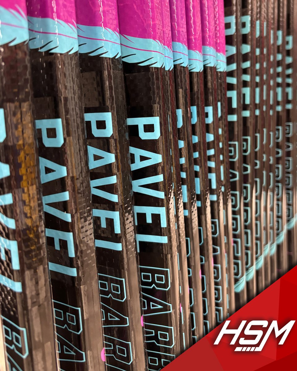 HockeyStickMan's tweet photo. Have a closer look at the Pro Blackout™ Extra Lite Pavel Barber Edition!! We are super pumped to release this stick and can't wait to hear what you think!

✅ $179.99
✅ Tactile Grip
✅ 365g
✅ Sick Graphics
✅ Low Kick
✅ P28 70 or 30 flex

https://t.co/Vz6ei49Swq

@HeyBarber https://t.co/ItQL6sYAAN